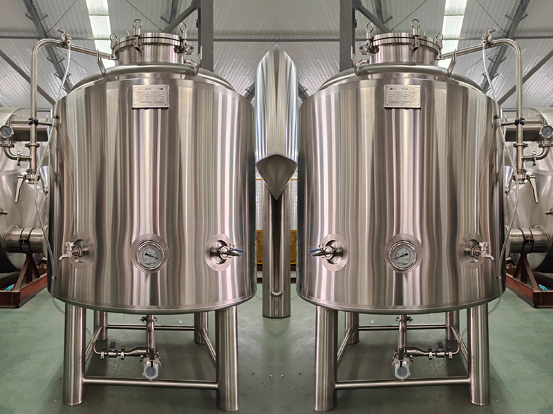 Tanques de servicio de cerveza brillante de acero inoxidable 800L para la cervecería